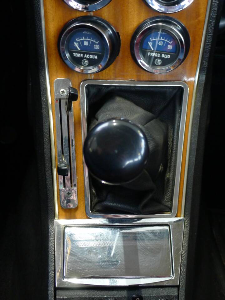 Image 7/34 of Alfa Romeo Giulia Nuova Super 1600 (1974)