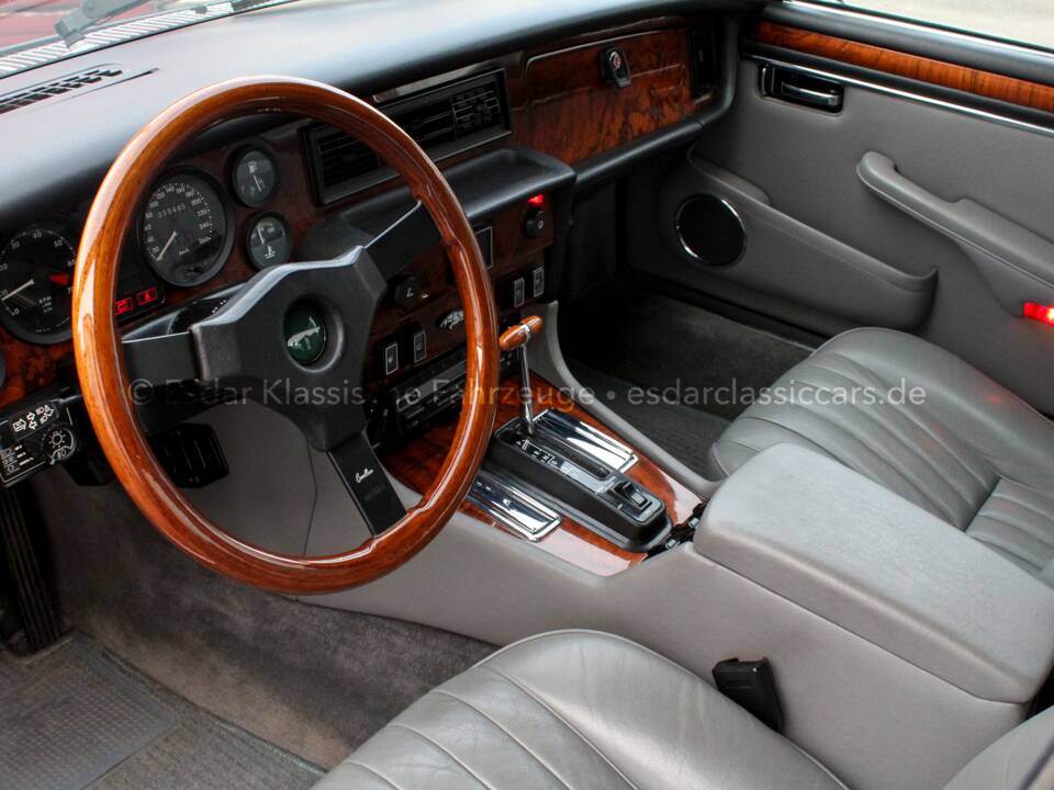Immagine 31/46 di Jaguar XJ 12 (1986)