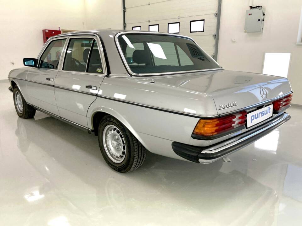 Bild 4/32 von Mercedes-Benz 300 D (1983)