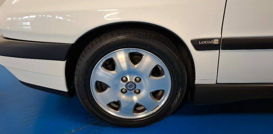 Image 18/49 of Lancia DELTA HPE 2.0 16V TURBO 3 (1997)
