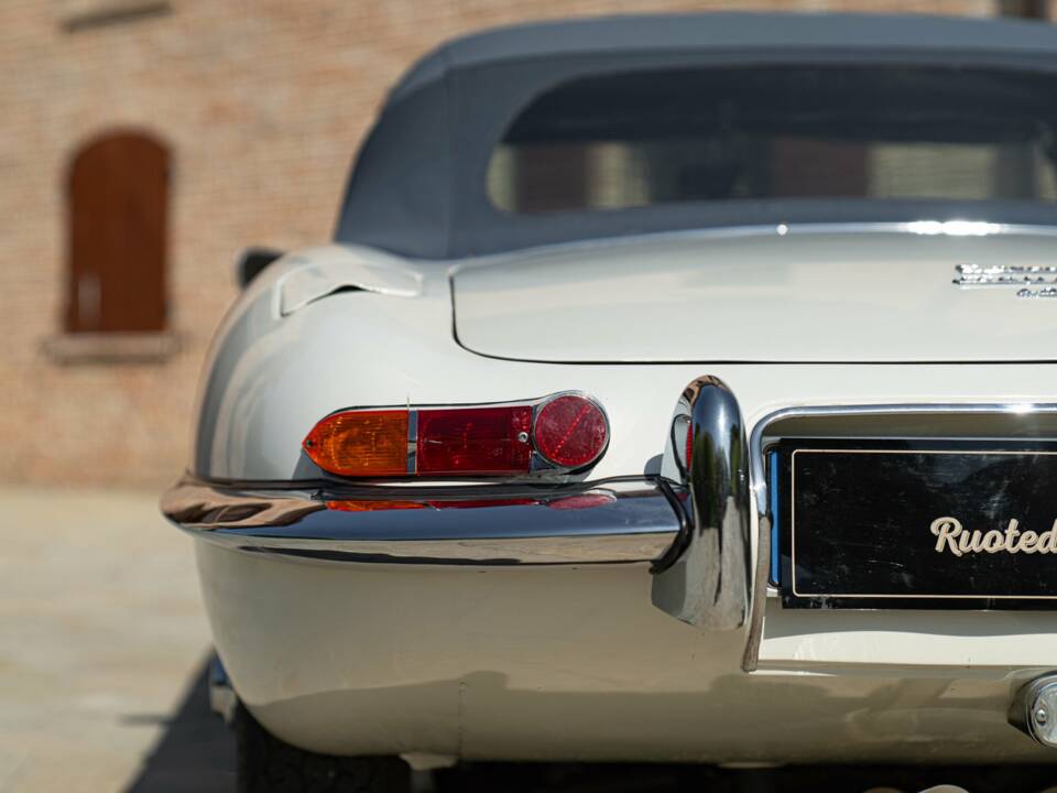 Bild 15/50 von Jaguar E-Type (1968)