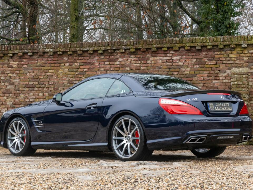 Immagine 2/50 di Mercedes-Benz SL 63 AMG (2012)