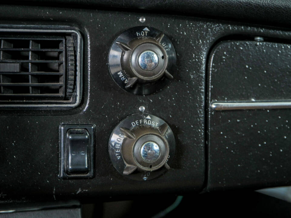 Image 29/50 of MG MGB GT V8 (1975)