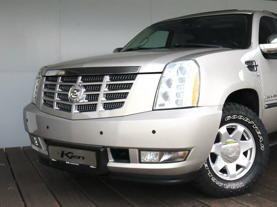 Bild 2/50 von Cadillac Escalade (2009)