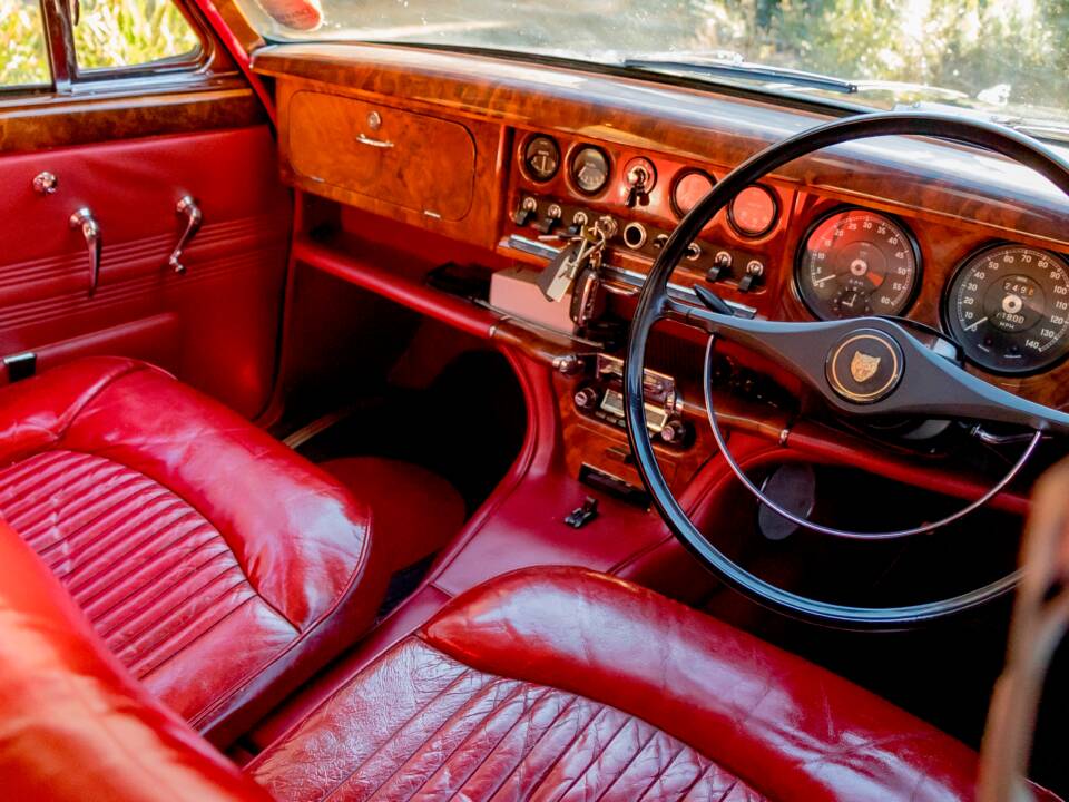 Image 4/33 of Jaguar Type S 3.4 (1968)