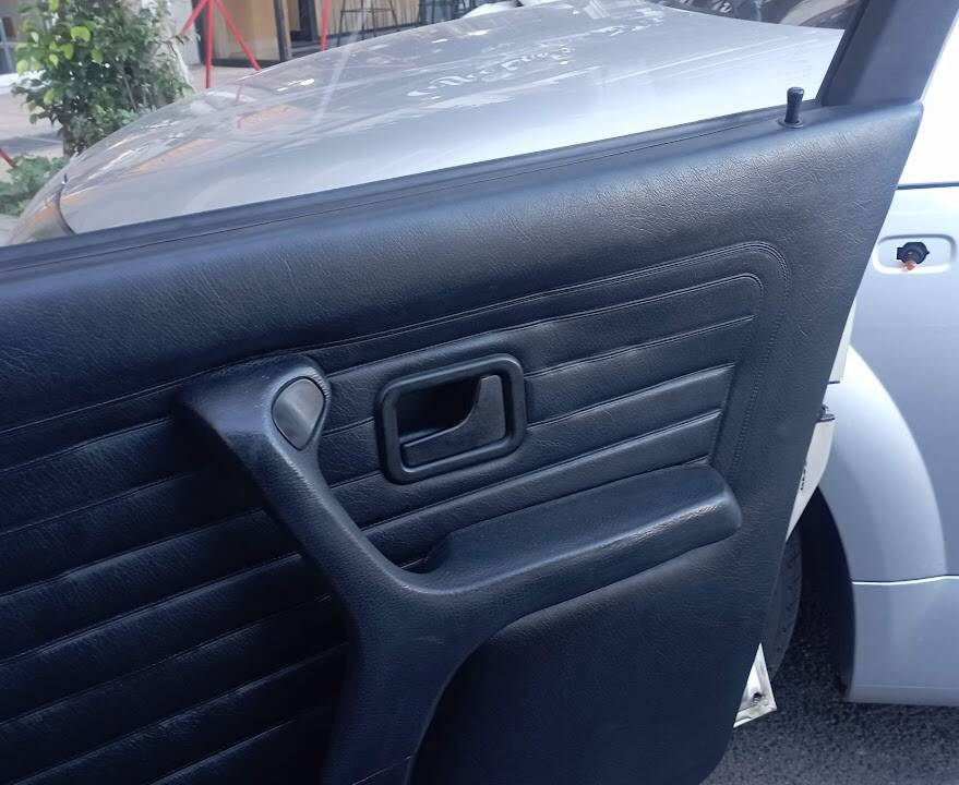 Image 22/51 of BMW 318i (1985)