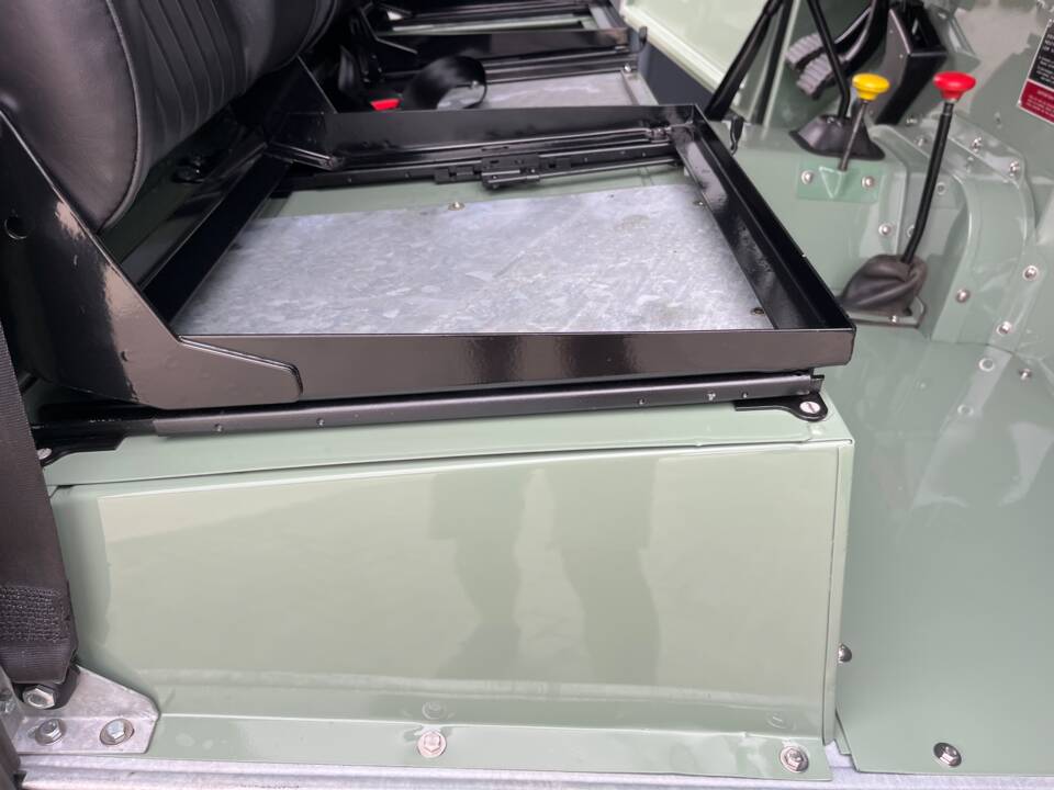 Bild 30/39 von Land Rover 88 (1984)