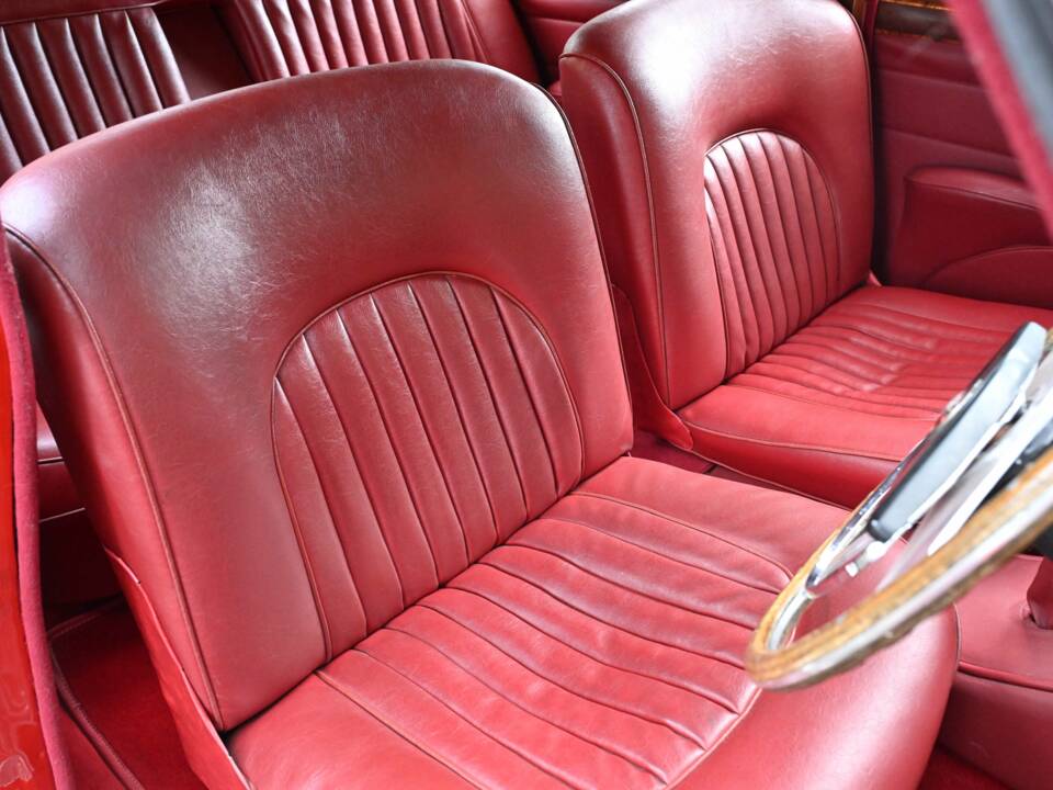 Bild 44/50 von Jaguar Mk II 2.4 (1961)