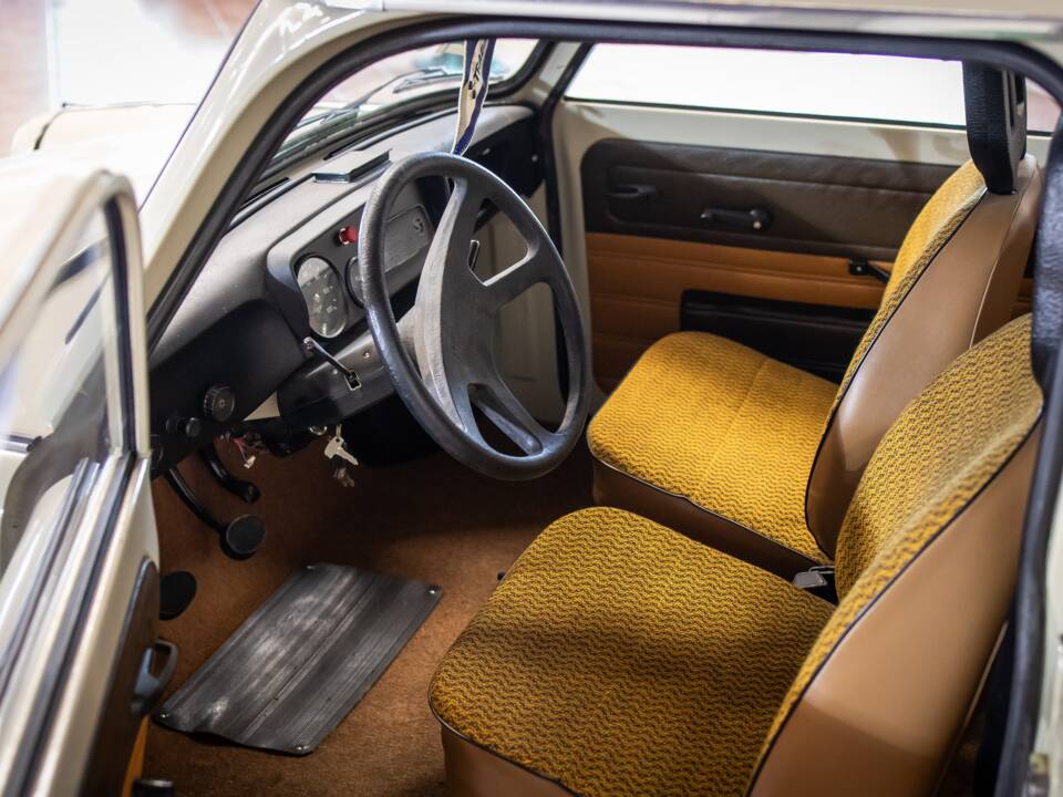 Bild 13/23 von Trabant 601 (1990)