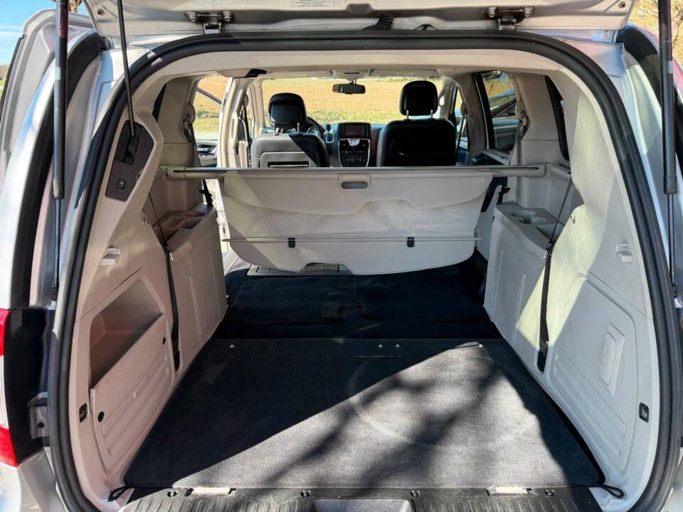 Bild 17/22 von Lancia Voyager 3.6 (2012)