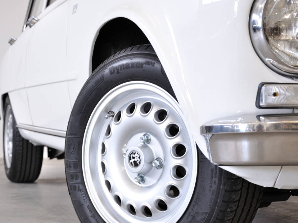 Image 40/63 of Alfa Romeo Giulia 1600 Super Biscione (1969)