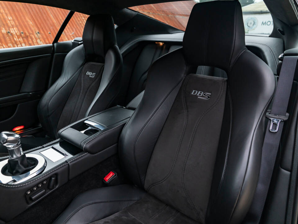 Image 24/36 of Aston Martin DBS (2008)