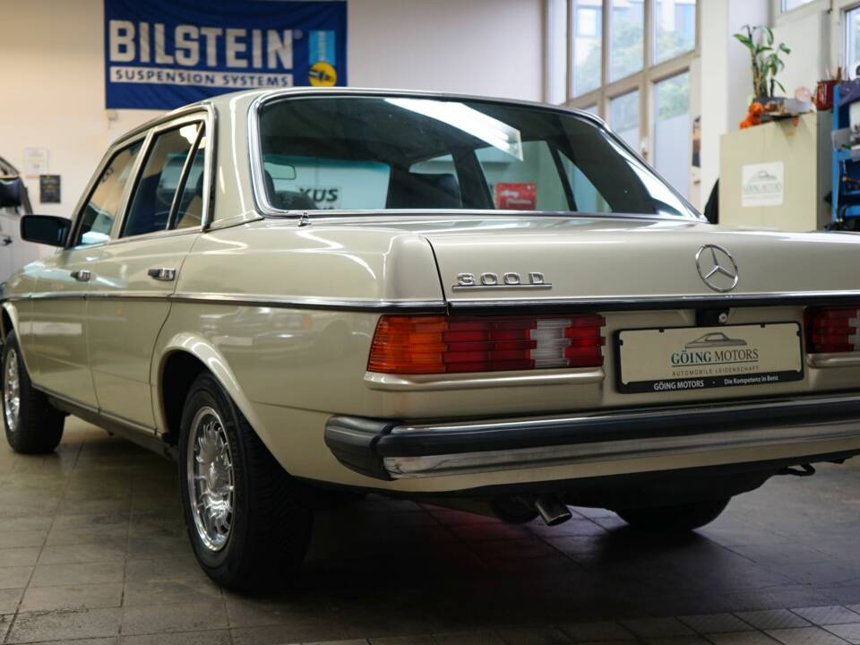 Image 9/31 of Mercedes-Benz 300 D (1982)