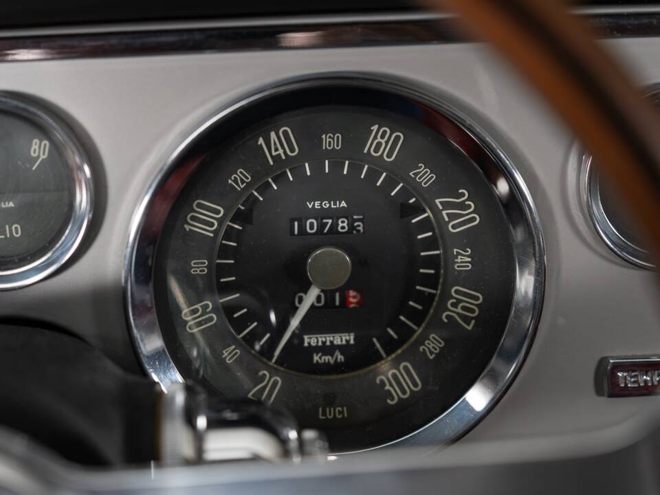 Image 21/29 of Ferrari 250 GTE (1961)