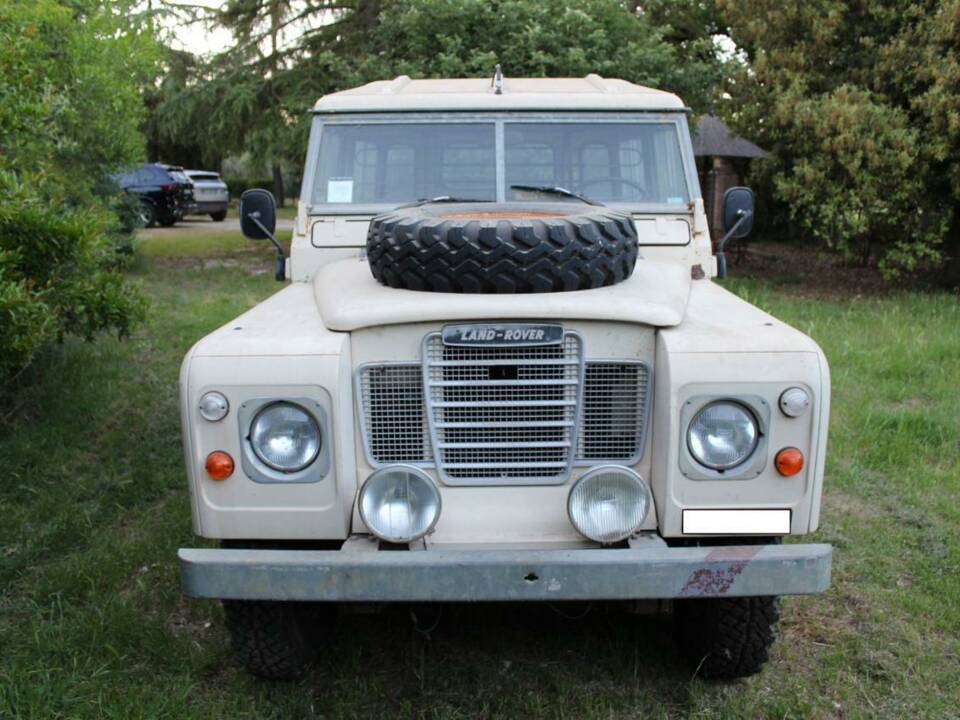 Image 2/33 of Land Rover 88 (1984)