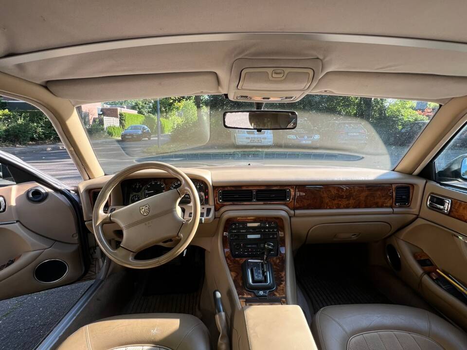 Image 16/31 of Jaguar XJ6 3.2 (1995)