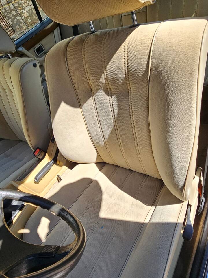 Image 24/100 of BMW 728i (1983)