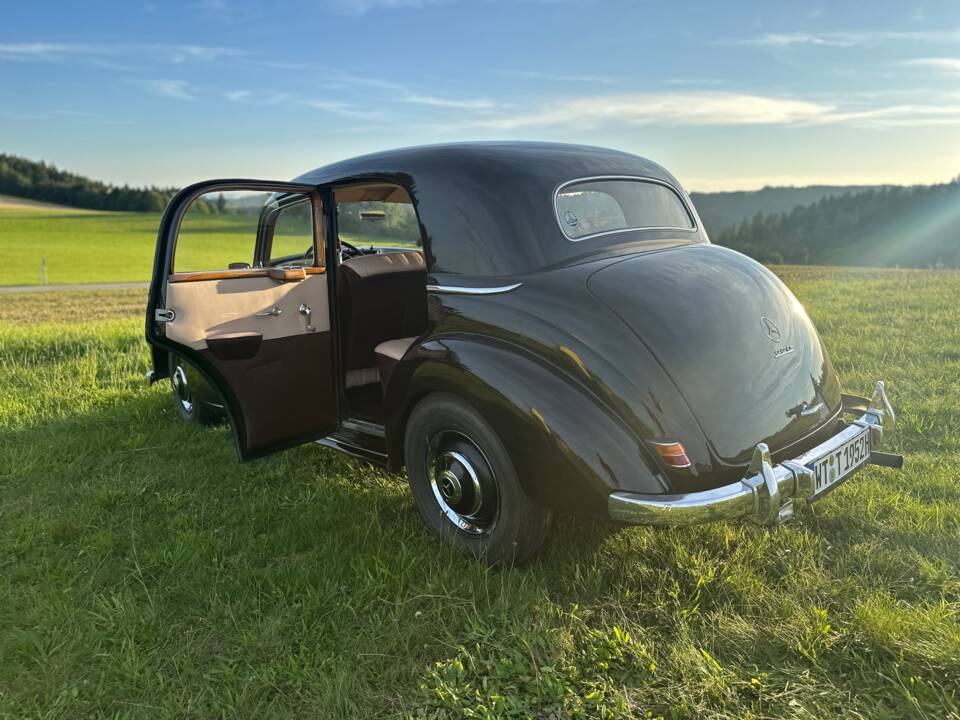 Image 5/30 de Mercedes-Benz 220 (1952)