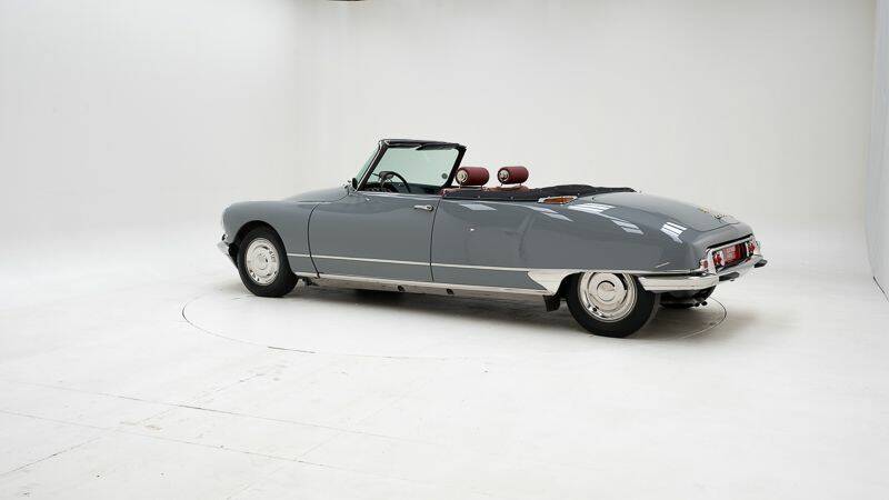 Afbeelding 4/15 van Citroën DS 21 (1968)