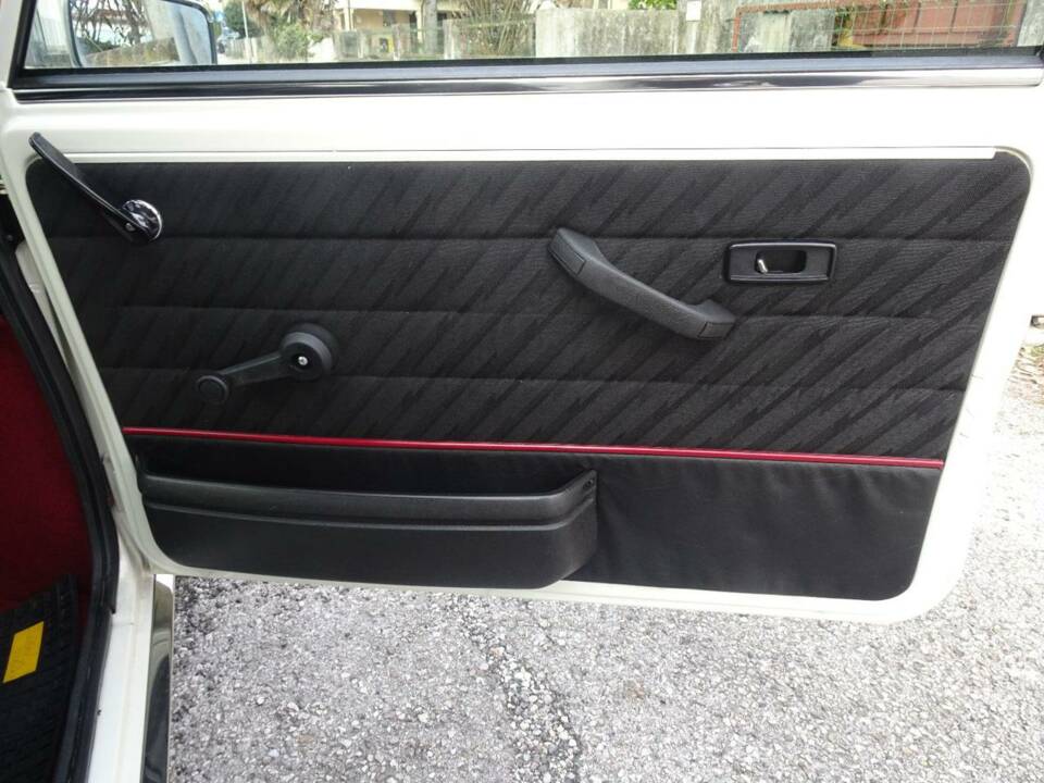 Immagine 38/43 di Mini Cooper 1,3i (1995)