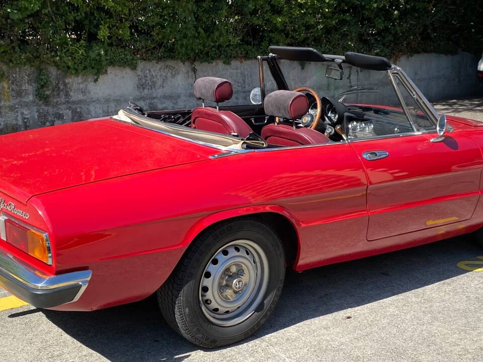 Bild 28/50 von Alfa Romeo 2000 Spider Veloce (1973)