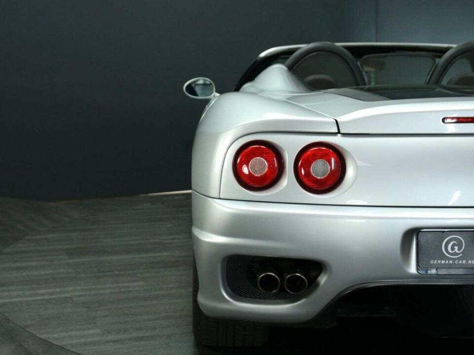 Immagine 38/50 di Ferrari 360 Spider (2003)