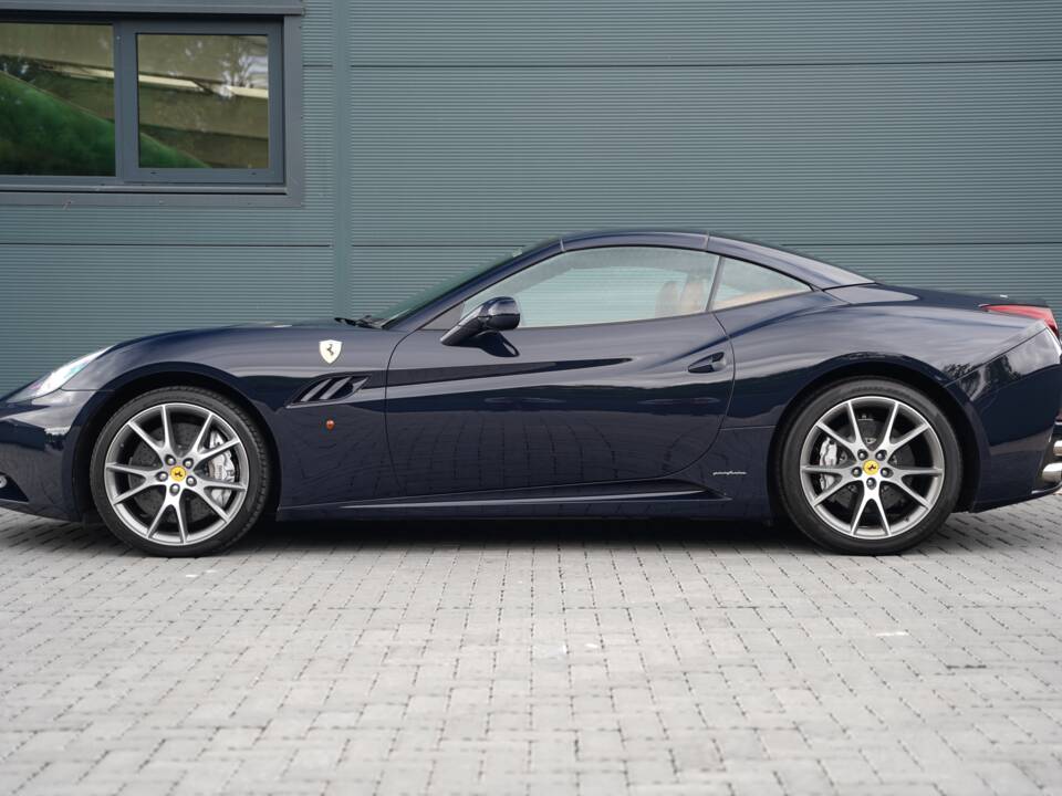 Image 6/50 de Ferrari California (2012)