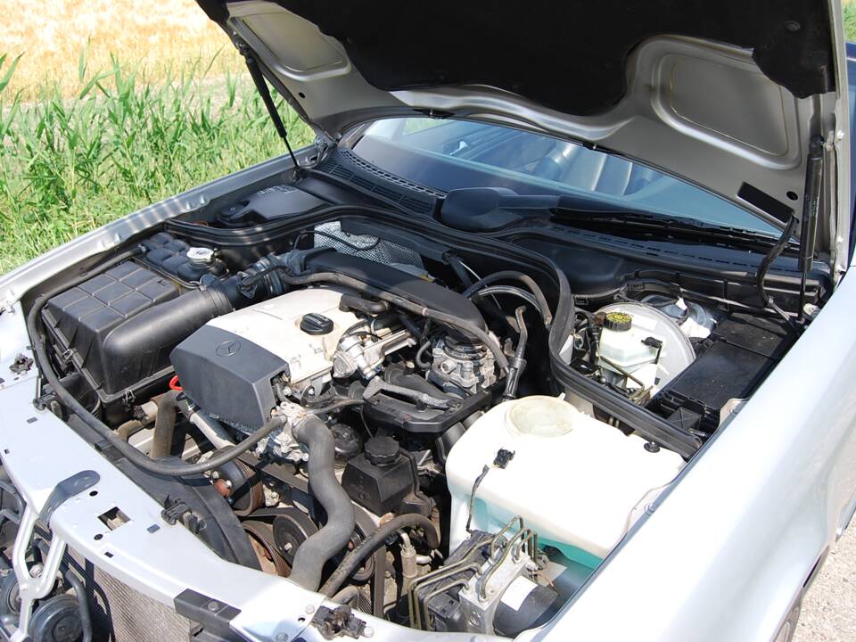 Image 11/46 of Mercedes-Benz CLK 200 (1999)