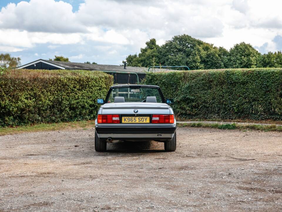 Immagine 8/28 di BMW 318i (1993)