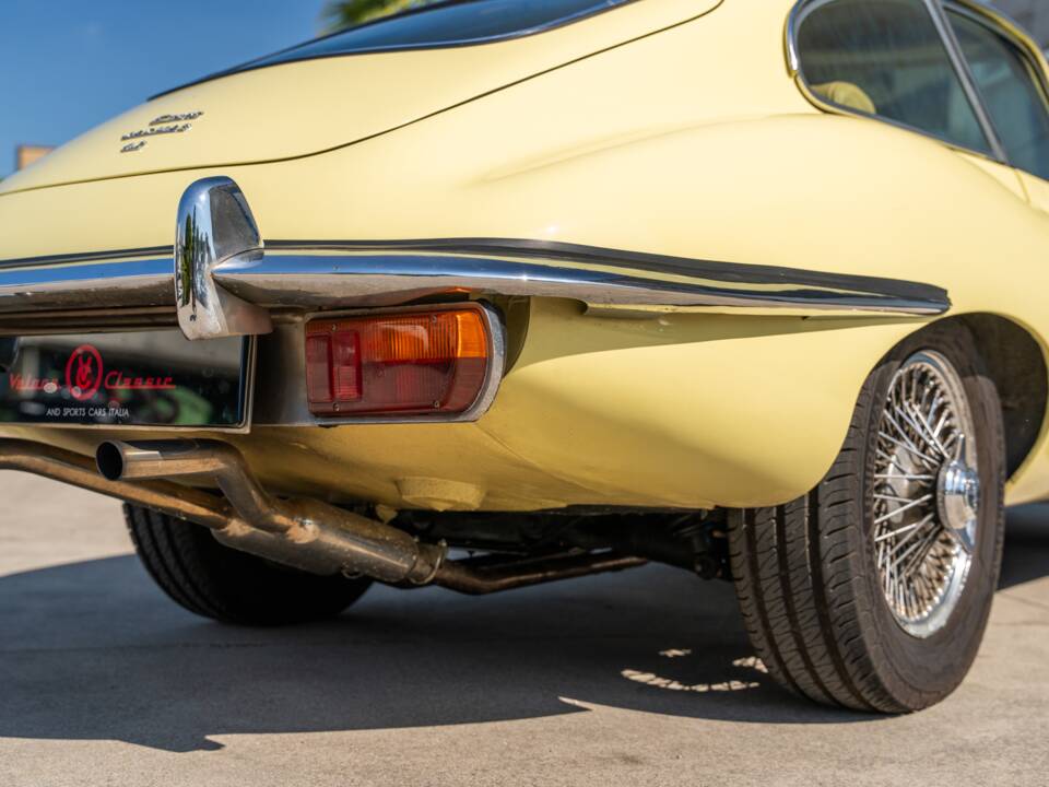 Image 21/78 de Jaguar E-Type (1969)