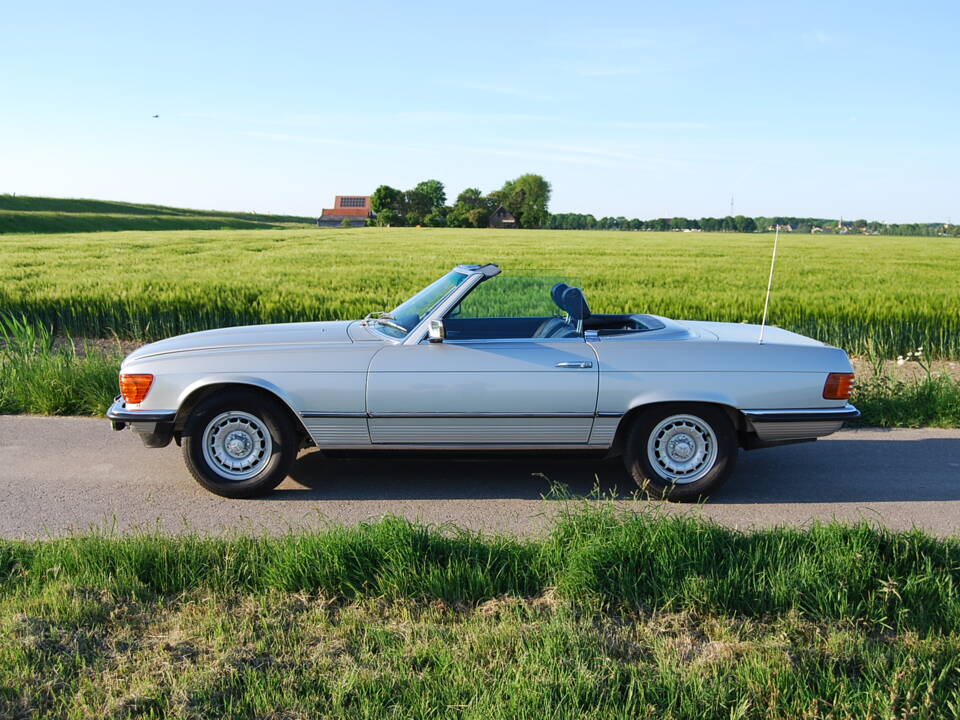 Image 35/87 of Mercedes-Benz 280 SL (1982)