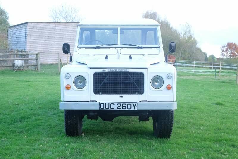 Image 9/50 of Land Rover 109 (1983)