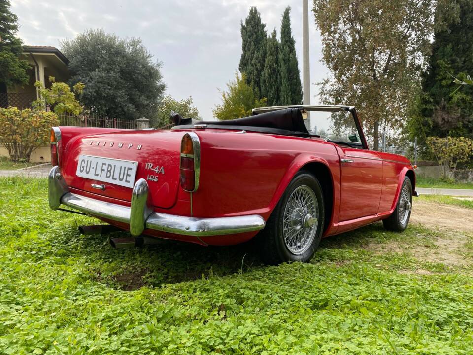 Image 7/33 of Triumph TR 4A IRS (1966)