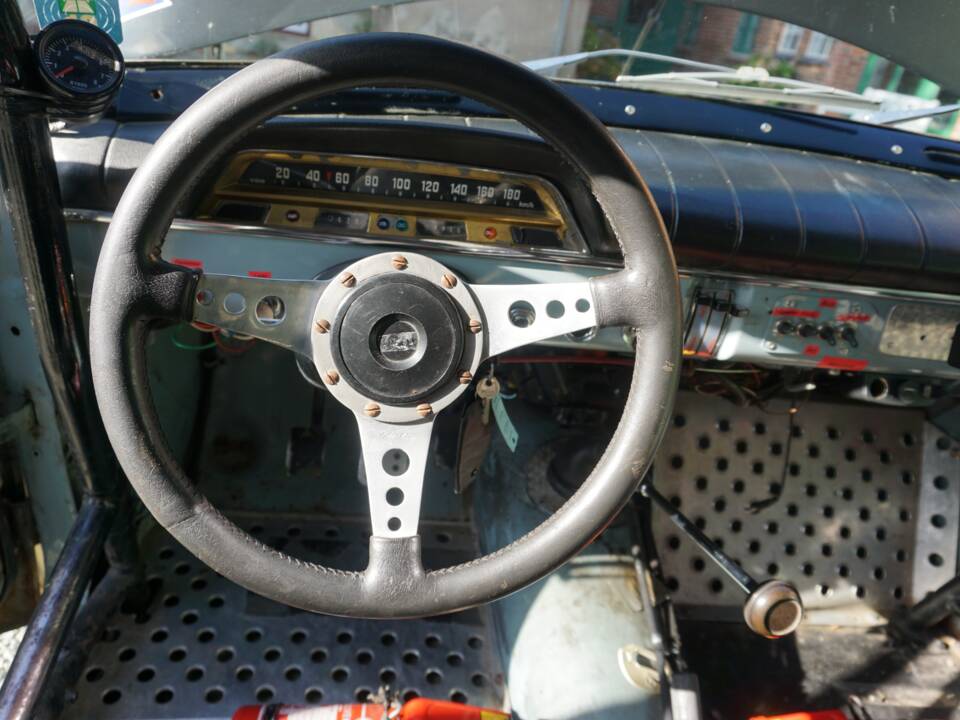 Image 10/18 of Volvo P 122 S (1966)