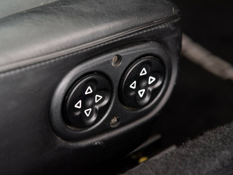 Afbeelding 42/48 van Porsche 911 Carrera 2 (1990)