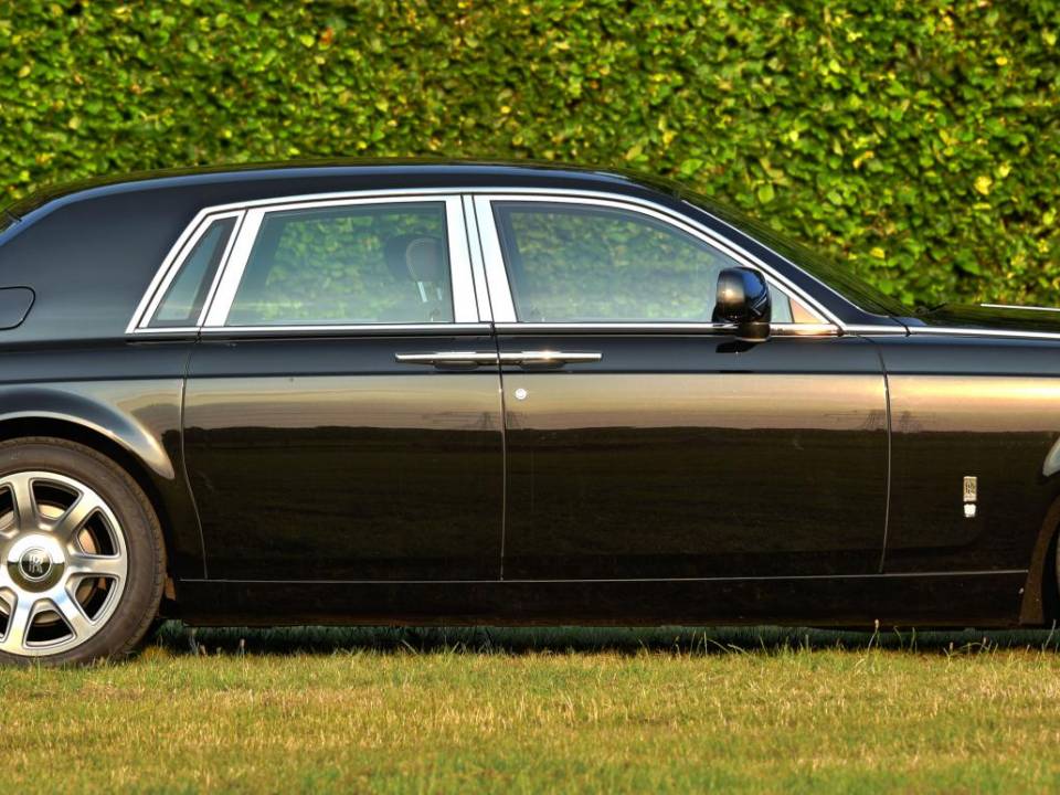 Image 7/50 of Rolls-Royce Phantom VII (2010)
