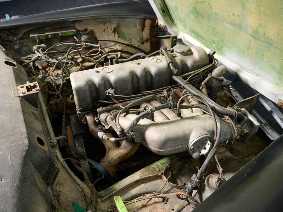 Image 32/47 de Mercedes-Benz 250 SL (1967)