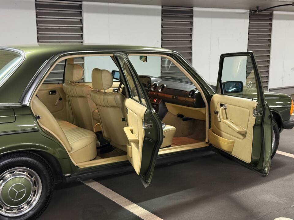 Imagen 5/13 de Mercedes-Benz 230 E (1983)