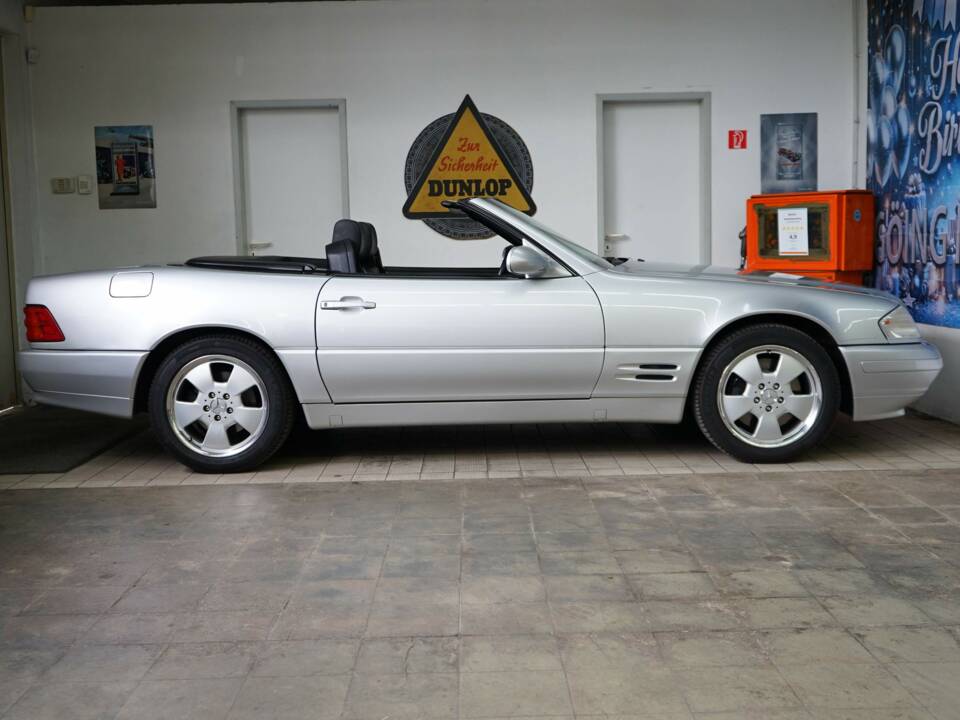 Image 31/33 of Mercedes-Benz SL 500 (2001)