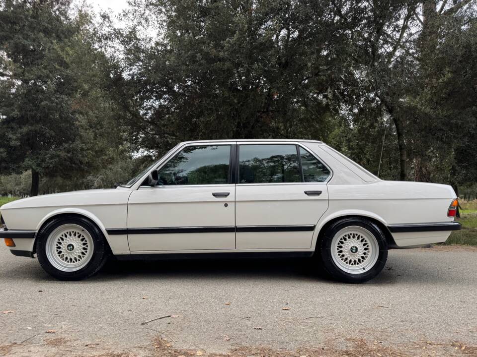 Bild 2/47 von BMW 528i (1986)