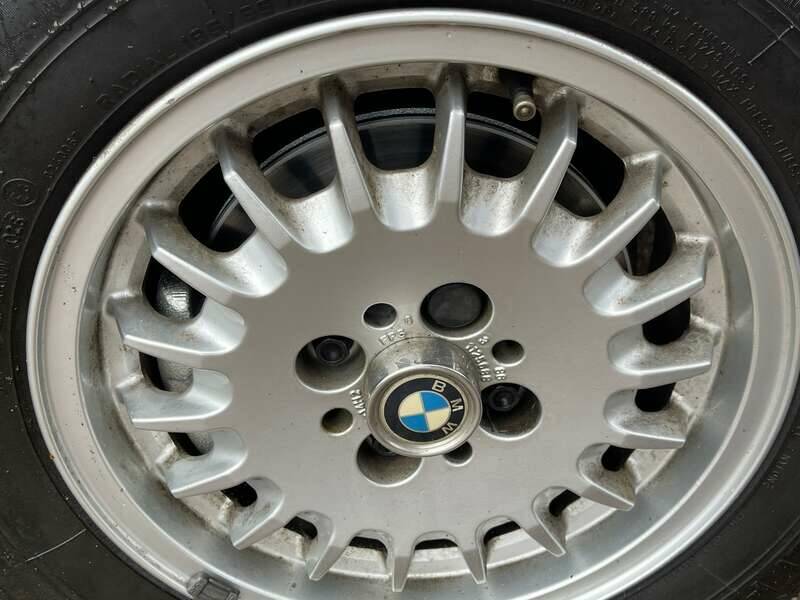Immagine 36/50 di BMW 320i (1986)
