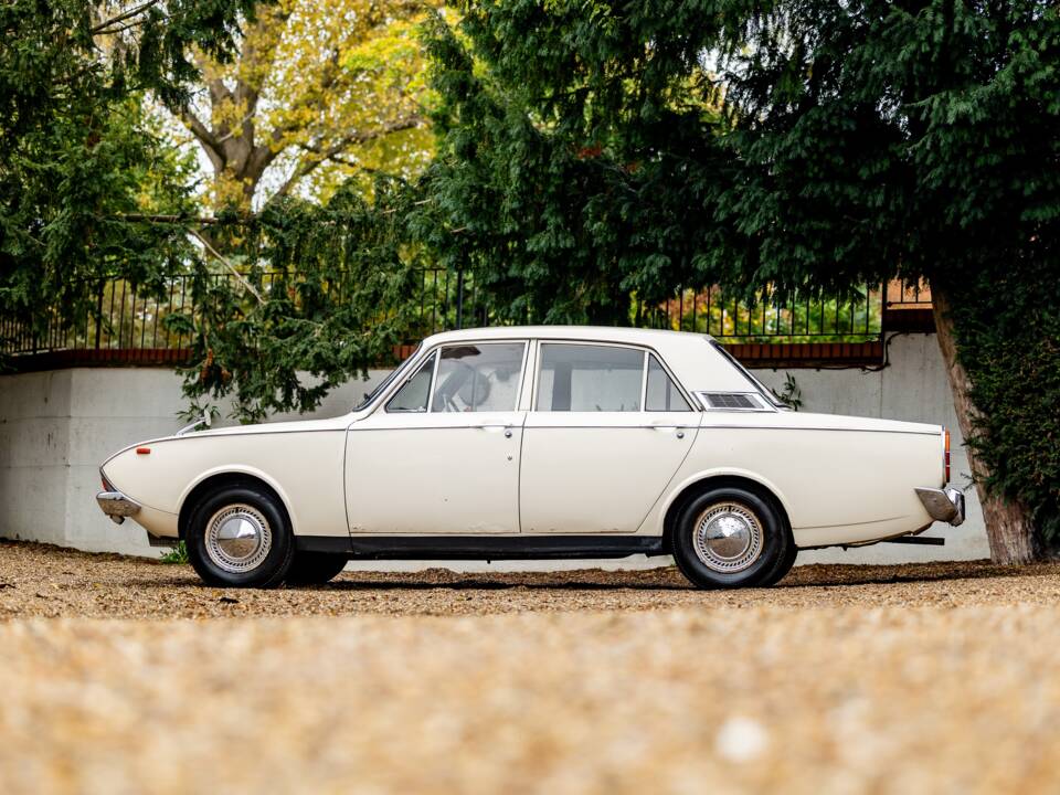 Image 14/40 of Ford Consul Corsair (1964)