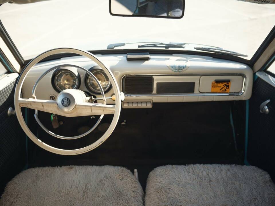 Image 11/15 of Wartburg 311/0 Standardlimousine (1959)