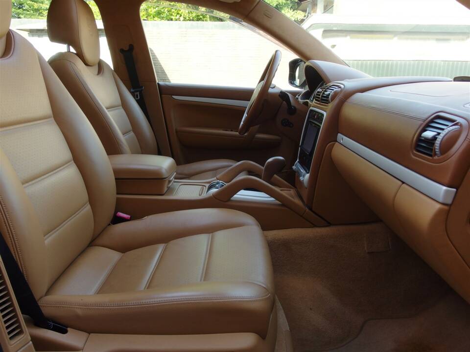 Image 48/93 of Porsche Cayenne Turbo (2007)