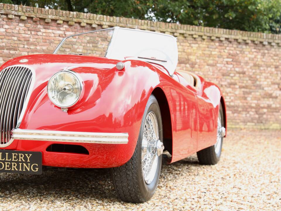 Image 43/50 of Jaguar XK 120 SE OTS (1954)