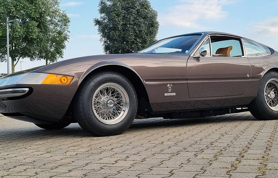 Image 2/26 of Ferrari 365 GTB&#x2F;4 Daytona (1970)