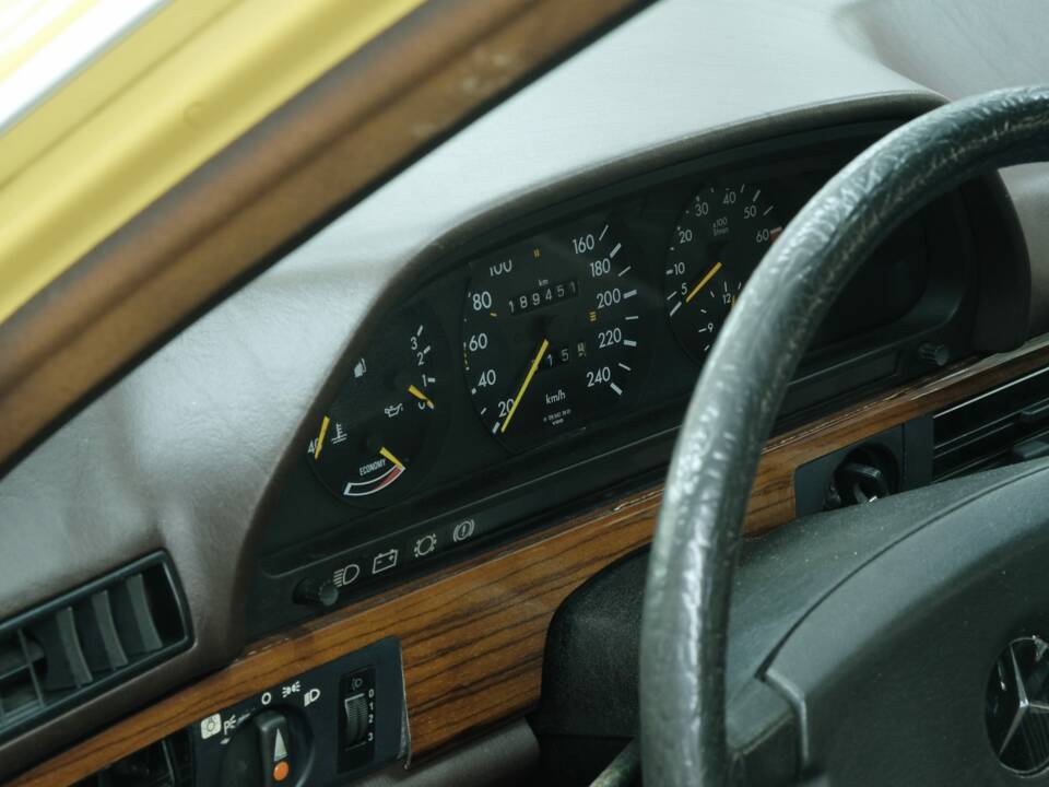 Bild 44/50 von Mercedes-Benz 380 SE (1983)