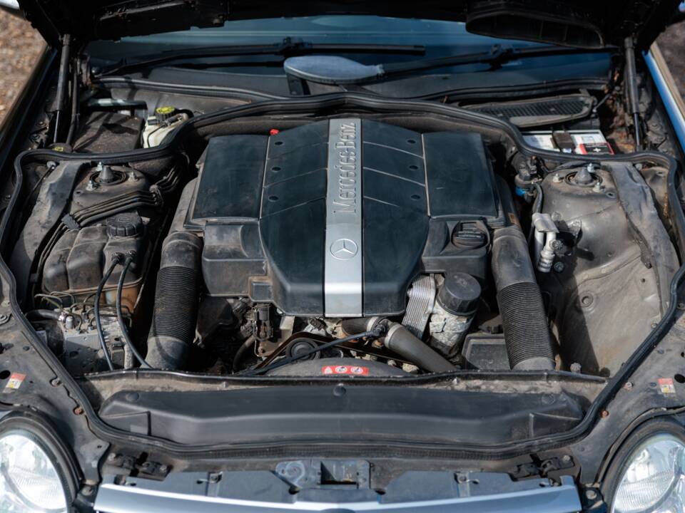 Image 48/50 of Mercedes-Benz SL 350 (2004)