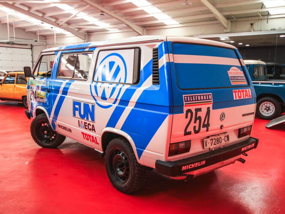 Bild 4/17 von Volkswagen T3 Kombi 1.9 (1989)