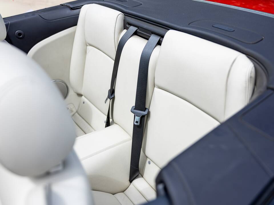 Image 44/50 of Jaguar XKR (2007)